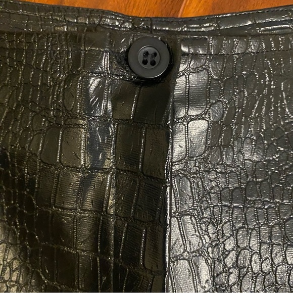 Currants Black Croc-Embossed Flare Pants size 7 - Picture 4 of 9